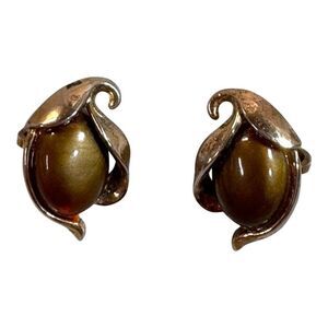 Vintage Trifari Thermoset Gold Tone Clip-On Earrings With Brown Cabochon Stones